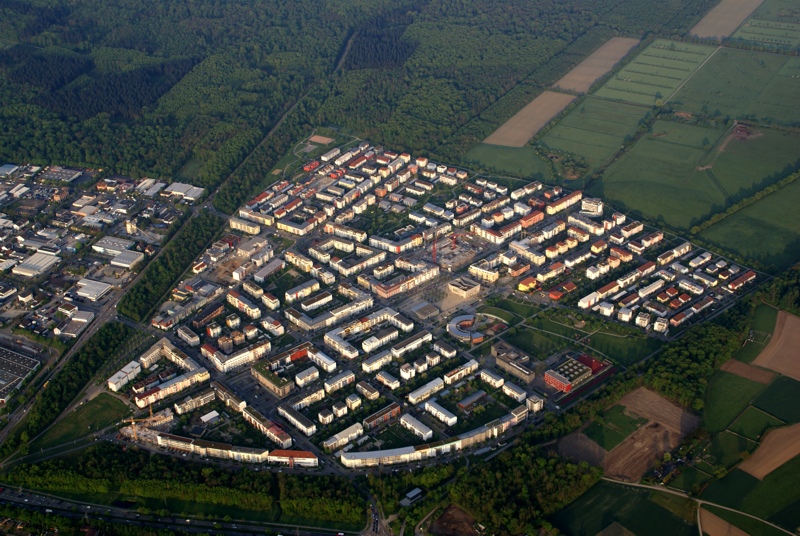 Luftbild vom Stadteil Rieselfeld in Freiburg, fotografiert im April 2011