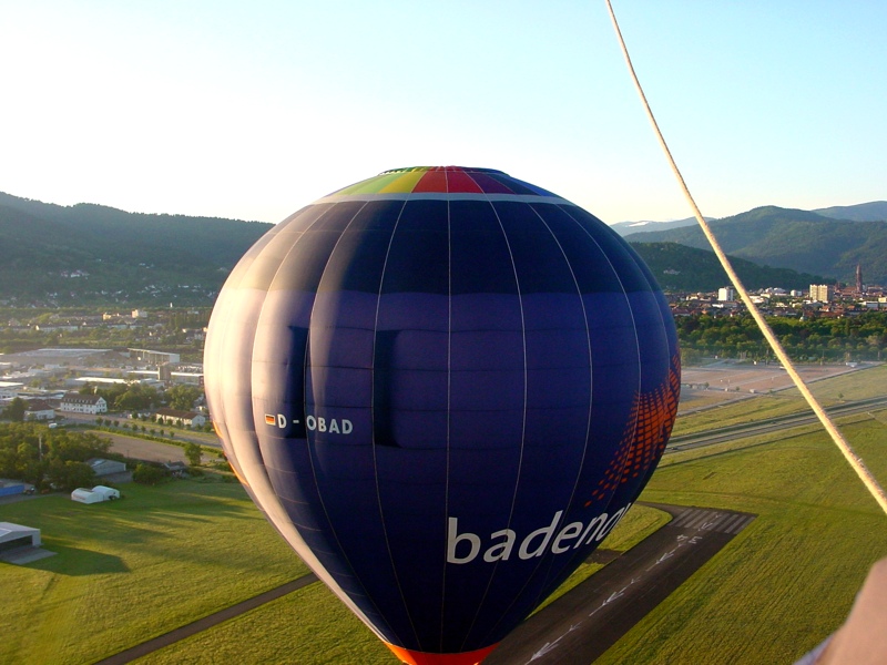 Unser Ballon startet auf dem Flugplatz Freiburg
