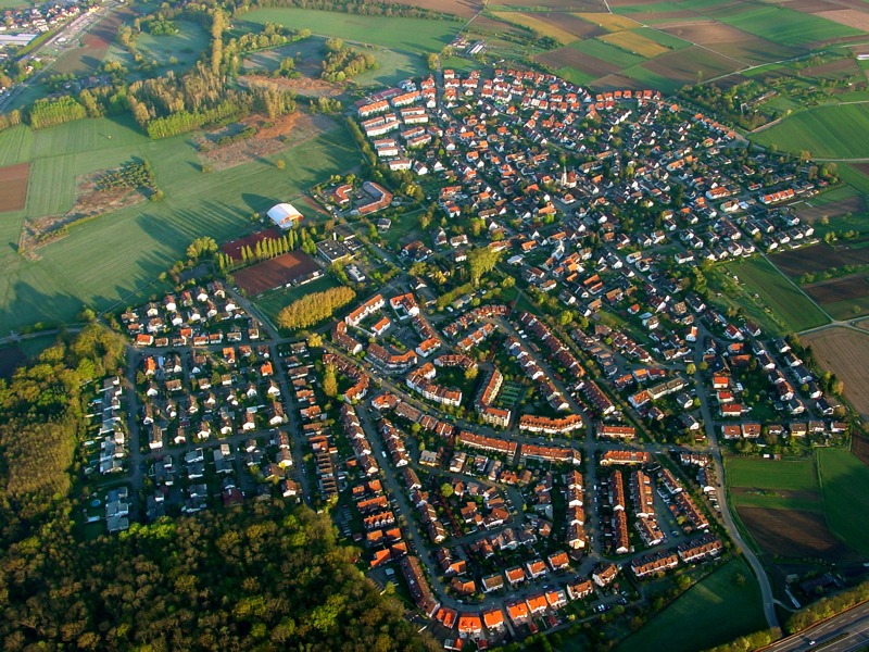 Hochdorf aus der Luft gesehen im April 2005