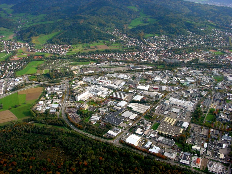 Nördlicher Teil vom Industriegebiet Nord und Freiburg - Zähringen im Hintergrund