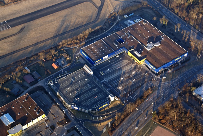 Ikea Freiburg in der Hermann-Mitsch-Straße direkt am Flugplatz