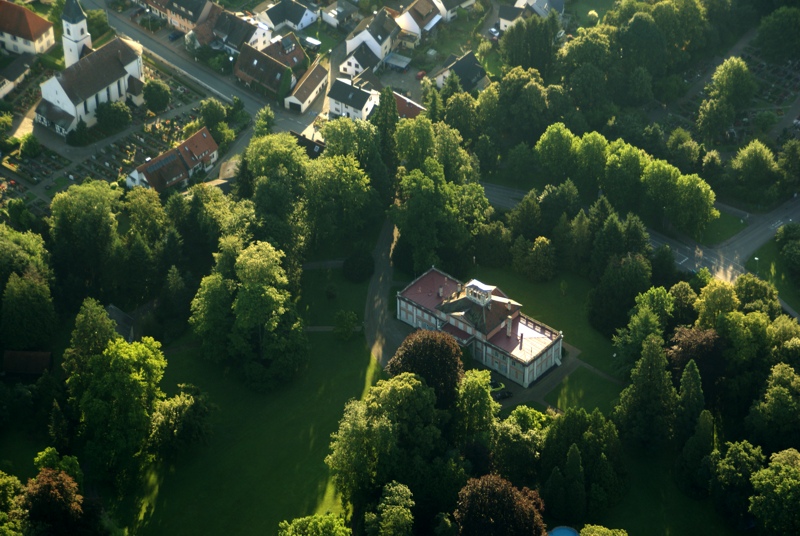 Schloss Hohenzollern und Park in Umkirch