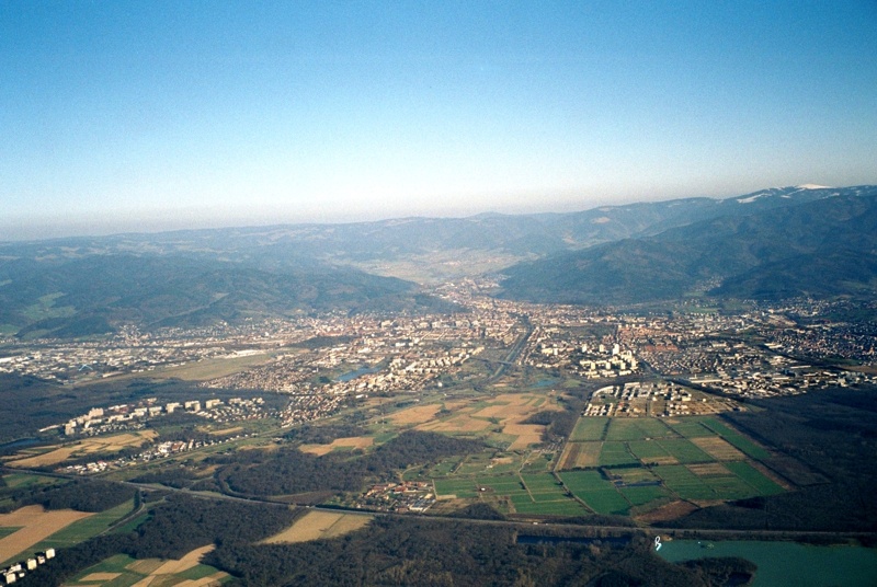 Freiburg im Jahr 2002 aus dem Ballon fotografiert. Freiburg im Jahr 2002 aus dem Ballon fotografiert.