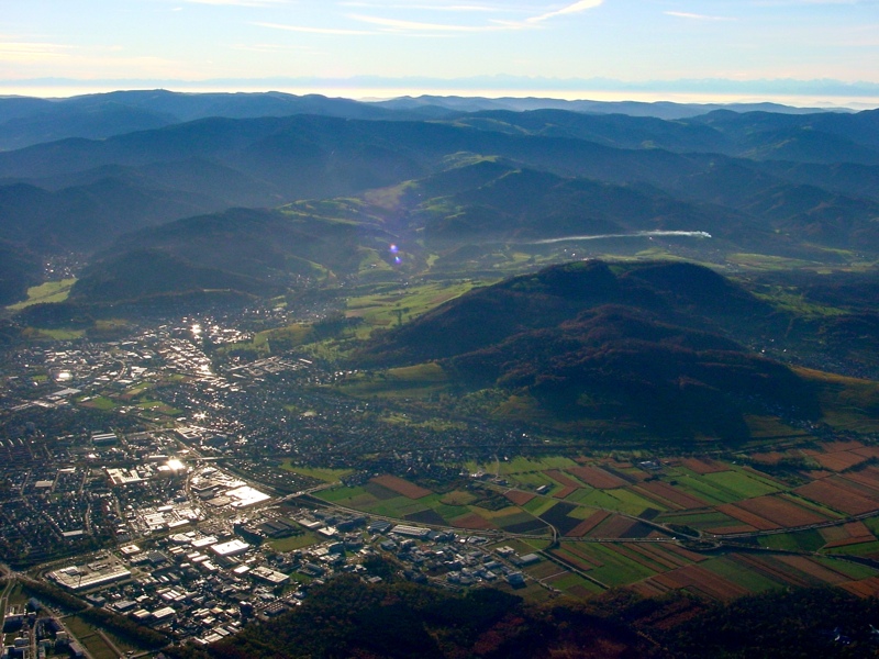 Freiburg und Schönberg aus der Luft fotografiert. Freiburg und Schönberg aus der Luft fotografiert.