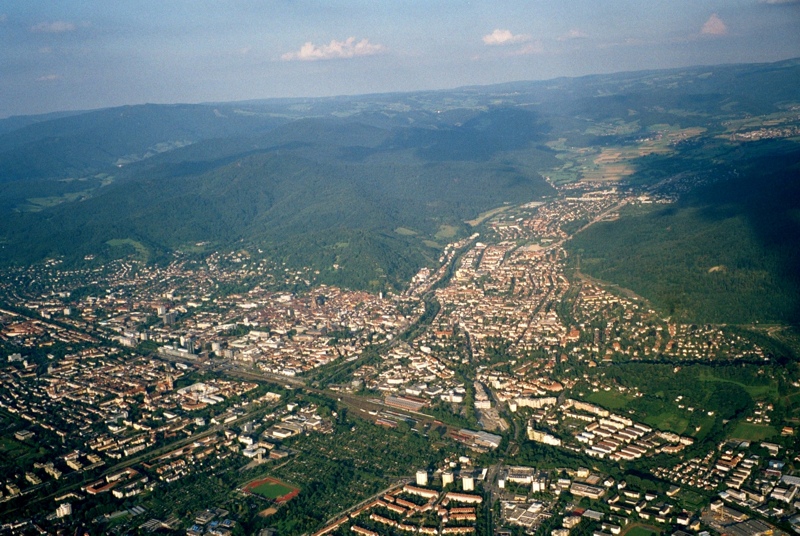 Freiburg im Breisgau aus dem Ballon fotografiert. Freiburg im Breisgau aus dem Ballon fotografiert.