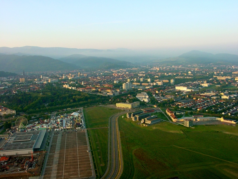 Bild von dem Messegelände und dem Flugplatz Freiburg Bild von dem Messegelände und dem Flugplatz Freiburg