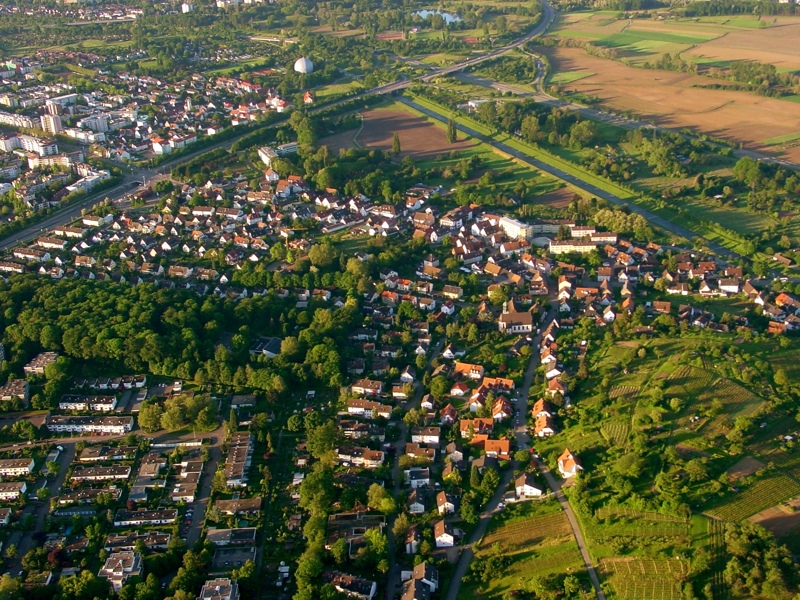Freiburg Stadtteil Lehen, Lehner-Berg und die Dreisam Freiburg Stadtteil Lehen, Lehner-Berg und die Dreisam