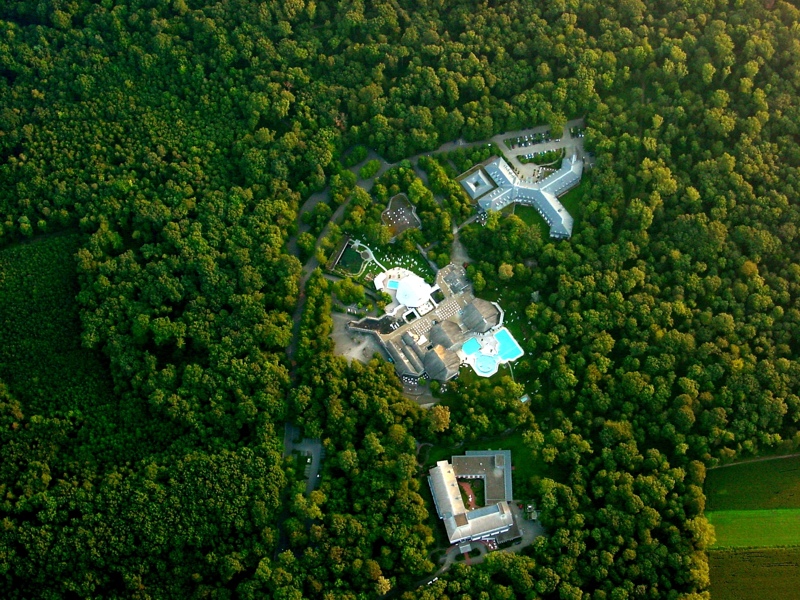 Im Mooswald liegt das Keidel Mineral-Thermalbad Freiburg Im Mooswald liegt das Keidel Mineral-Thermalbad Freiburg