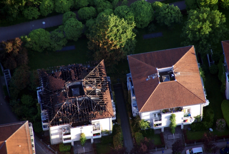 Wohnhausbrand in Freiburg, Aschenbrennerstraße, fotografiert am 04.06.2010 Wohnhausbrand in Freiburg, Aschenbrennerstraße, fotografiert am 04.06.2010