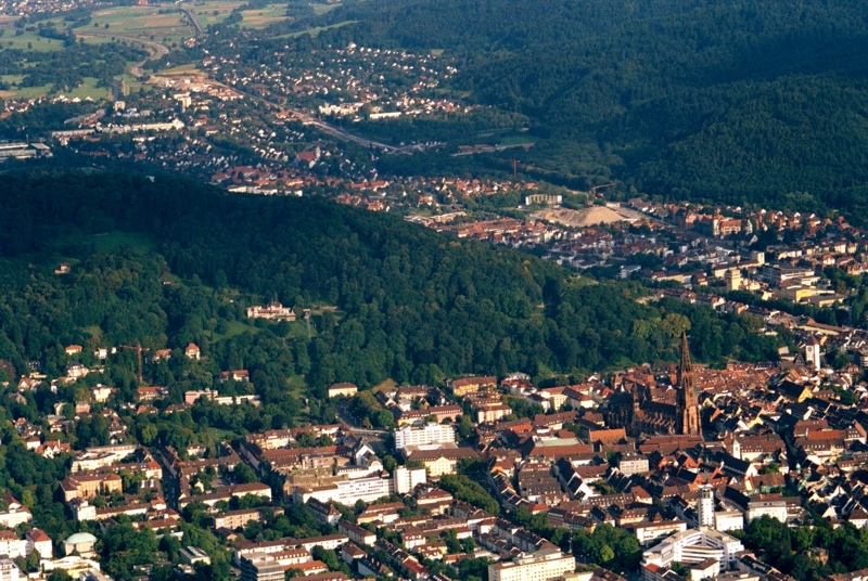 Freiburg Stadtmitte mit Schlossberg