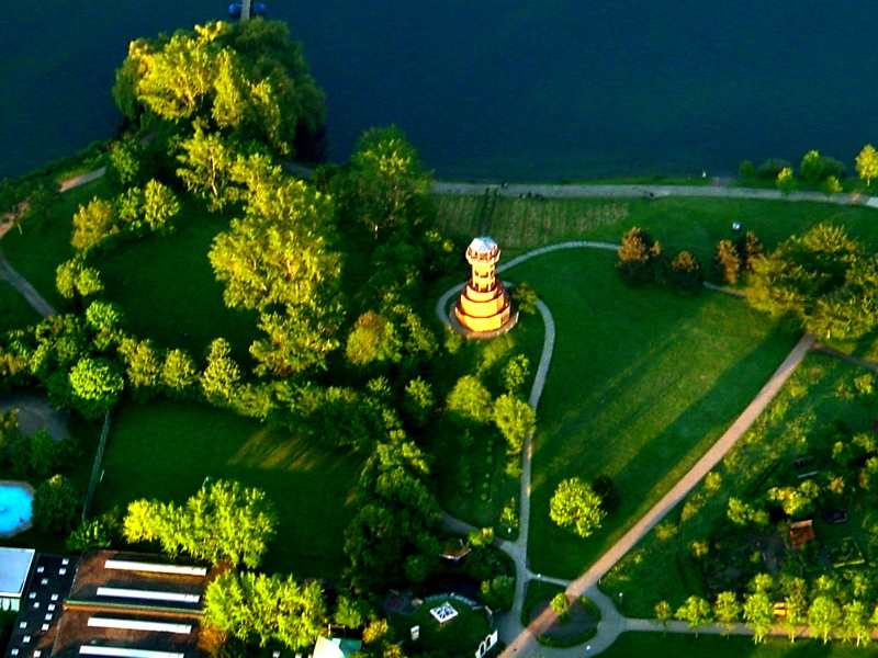 Der Seeparkturm am Flückiger See in Freiburg erbaut 1986 anlässich der Landesgartenschau