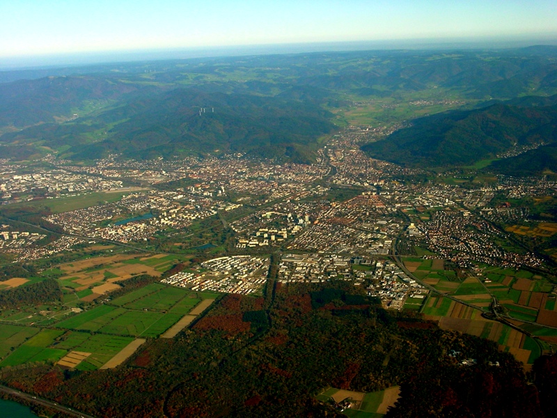 Luftbild von Freiburg und dem Schwarzwald,
Oktober 2005