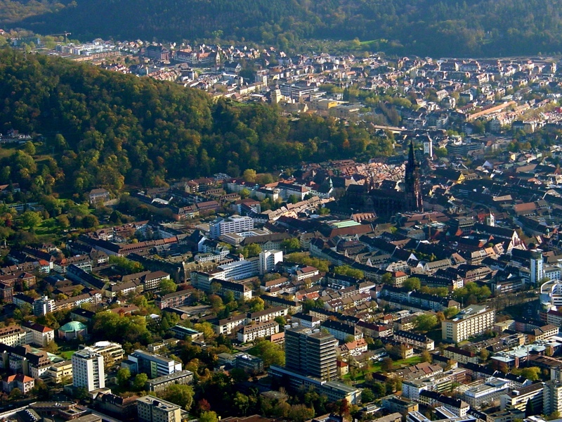 Luftbild von der Freiburger City mit dem Münster