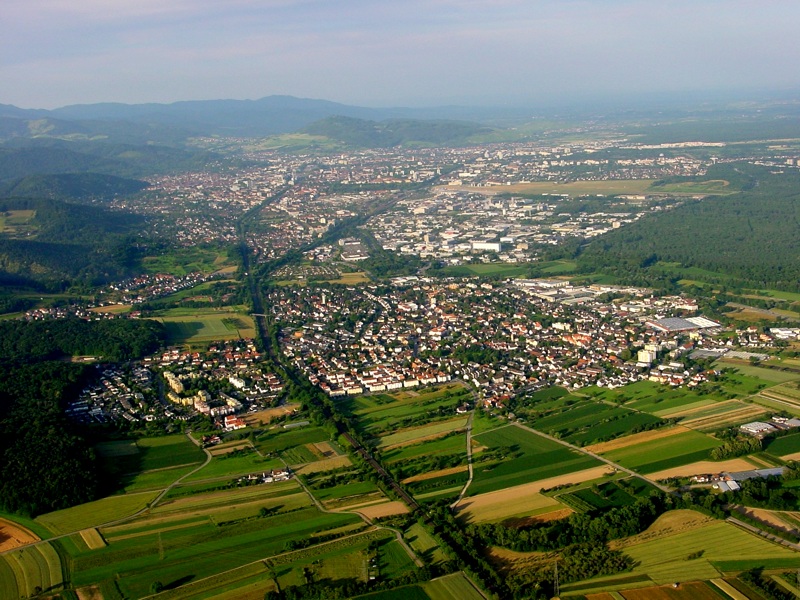 Gundelfingen und Freiburg, Luftbild von 2004