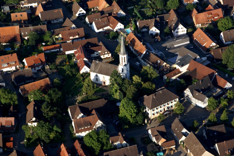 Rund um Rathaus und Kirche in Vörstetten, Gasthaus Zum Löwen und Gasthof Sonne